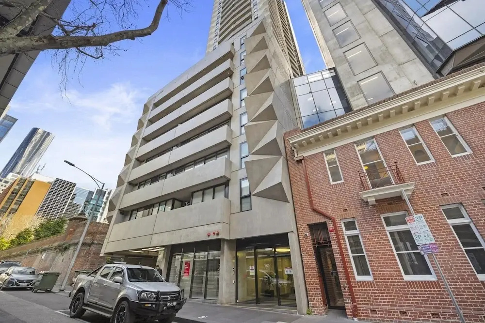 A Spacious 2BR Apt Near Melbourne Central