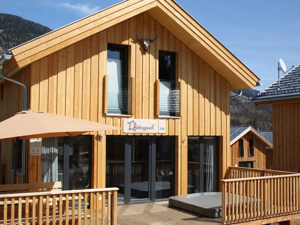Lovely Chalet With hot tub
