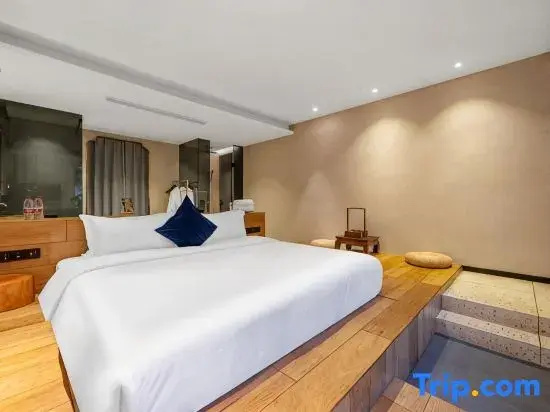 Deluxe Double room (full double bed)