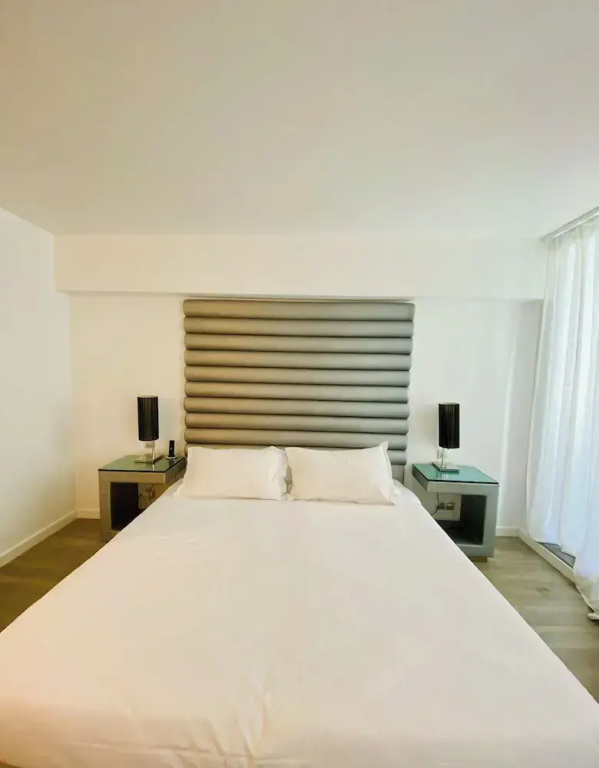 Privilege Double room with city view (full double bed)