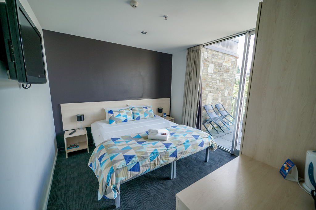 Nomads Queenstown Hostel by null