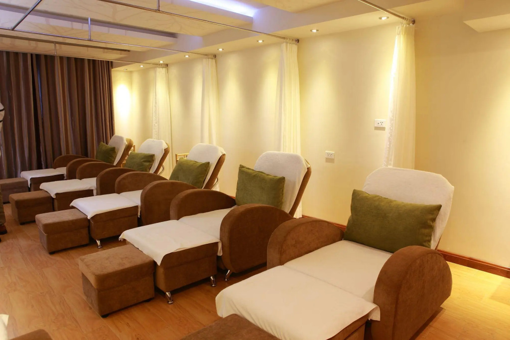 Au Lac Charner Hotel