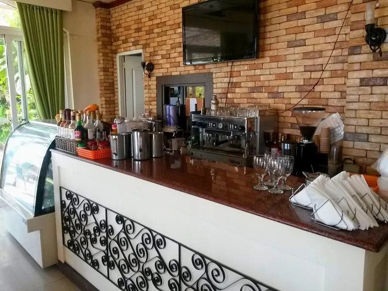 Food & Beverage