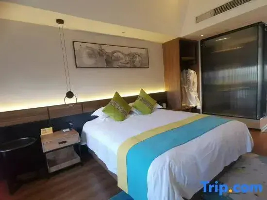 Standard Double room with canal view (full double bed)