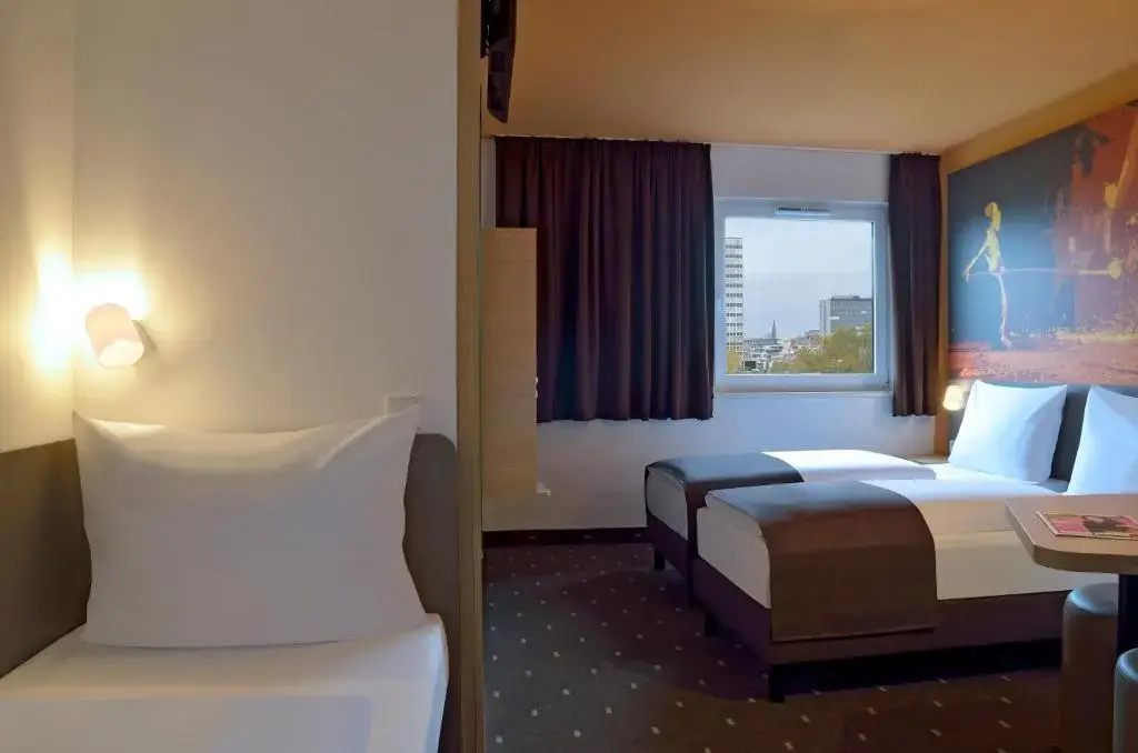 Standard Triple room
