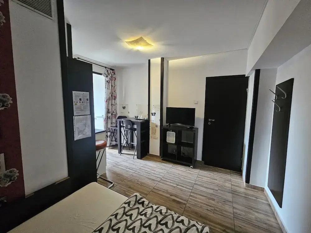2 Bedrooms Apartment with city view