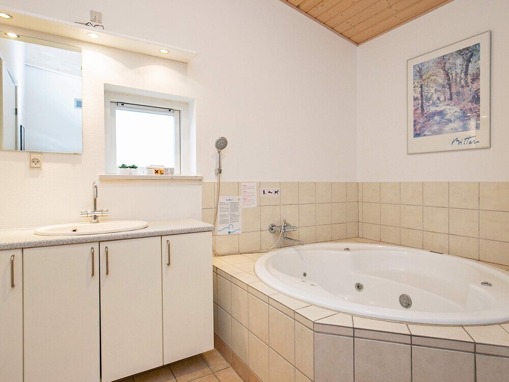 Отель 4 Star Holiday Home in Faaborg, фото 9