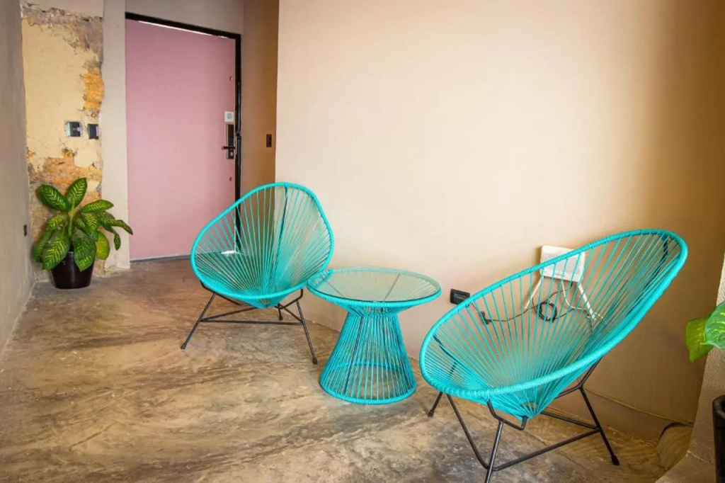 Adhoc Barrio Antiguo — 4