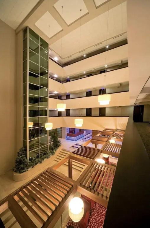 Mom Hotel - Général