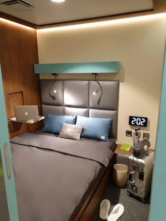 Sleepover Terminal 3, Concourse A – formerly sleep ‘n fly