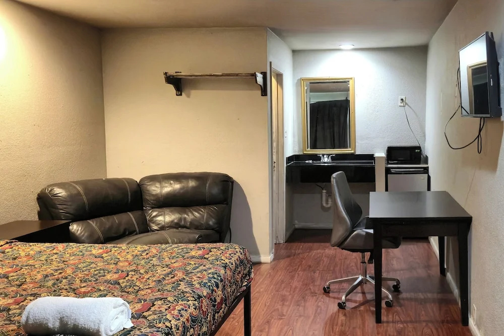 Отель Delux Inn Motel в Гранд-Прери