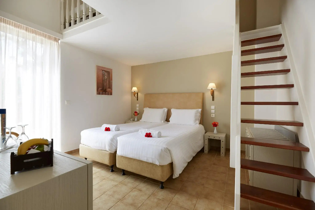 Santa Marina Beach Hotel - Chambres