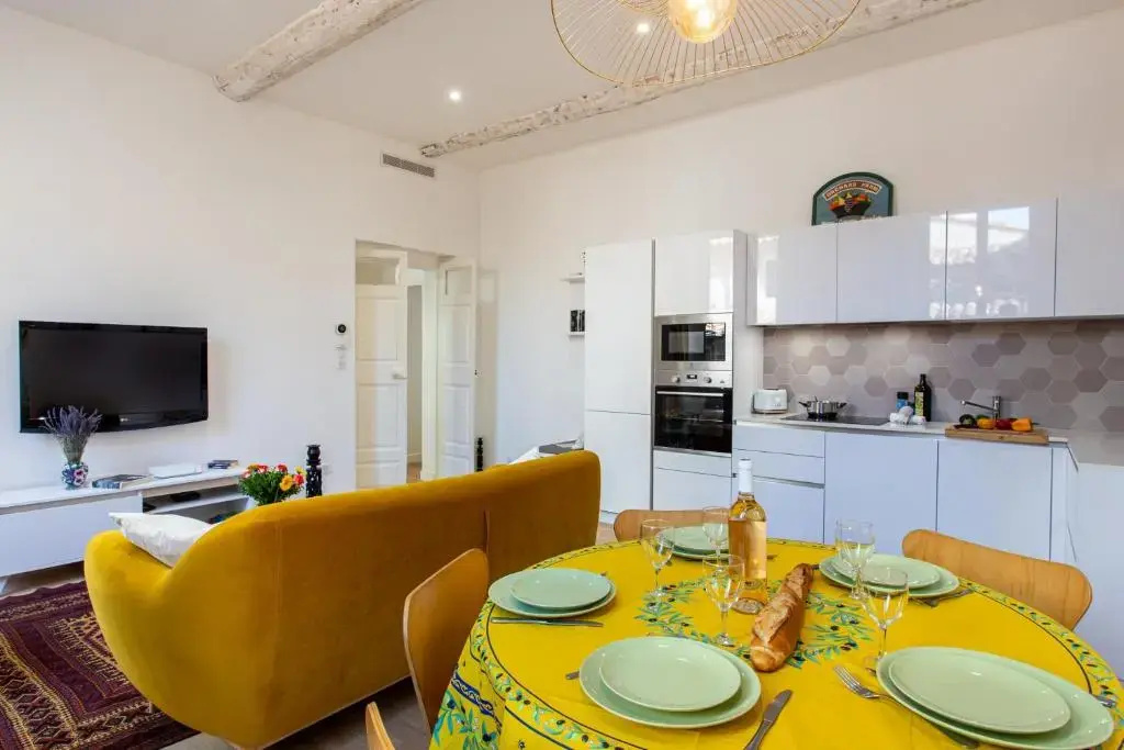 St Vincent - 3 BEDROOMS, MAGNIFICENT,VASTE, SUNNY, A/C, WIFI