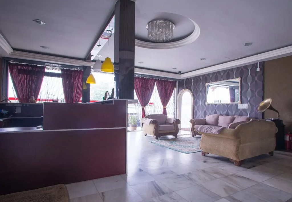 Royals Star Hotel