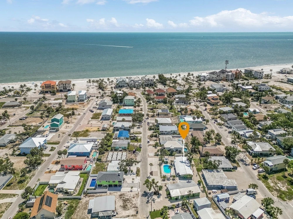 171/181 Washington ~ Dune Our Thing! Fabulous Pool Home! 8 Bedroom Home by RedAwning