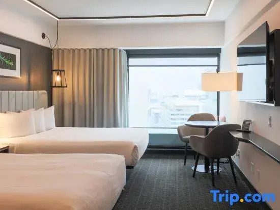 Четырёхместный номер Superior 2 отдельные кровати в Hotel Bonaventure Montreal