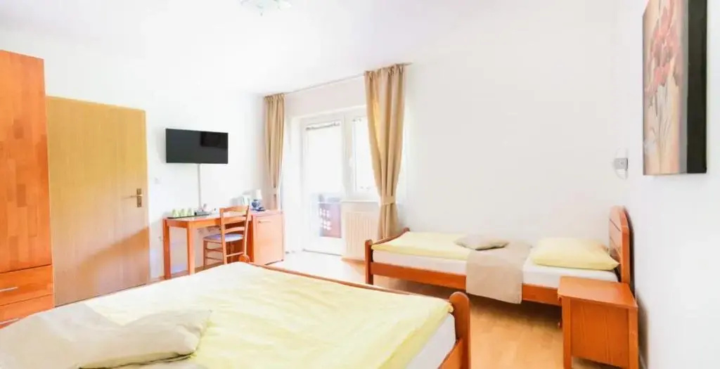 Standard Triple room with balcony