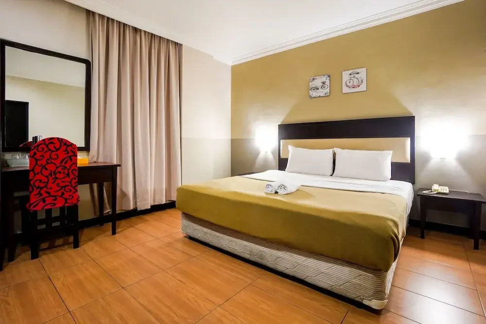 Lodge 18 Hotel
