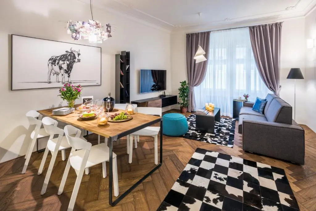 2 Bedrooms Apartment