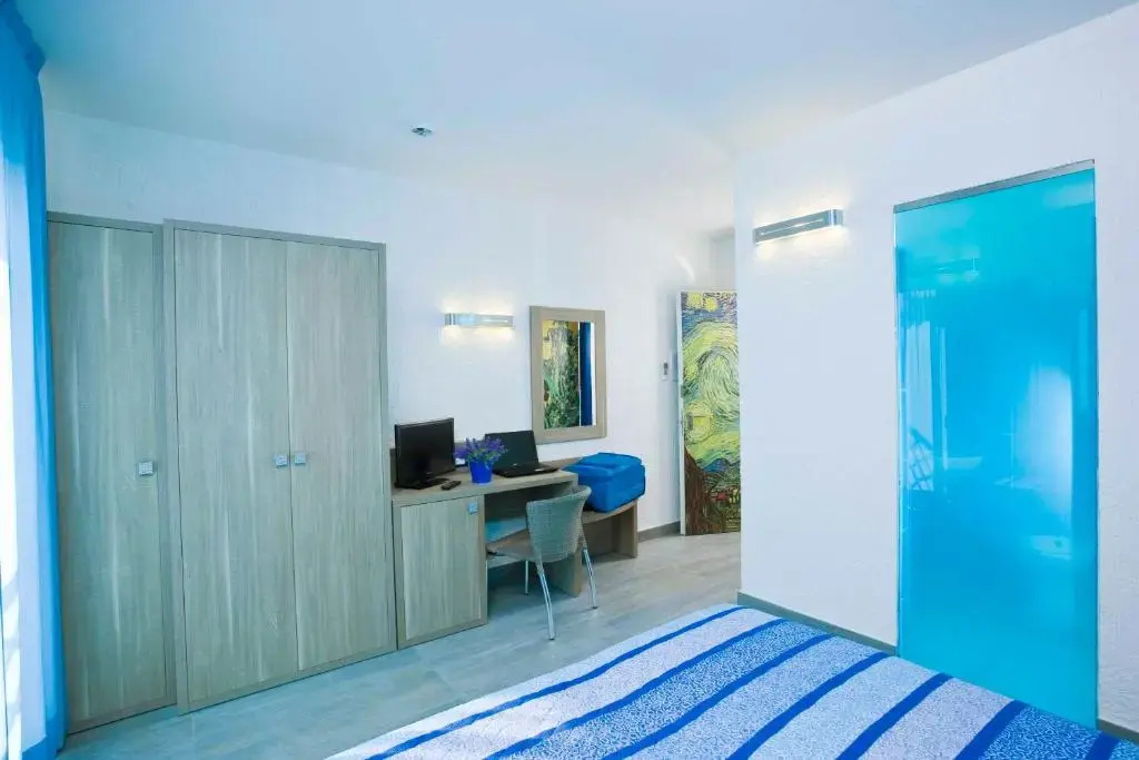 Standard Double room with partial sea view (full double bed)