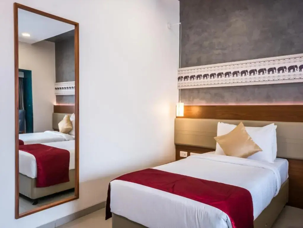 Superior Double room with city view (full double bed)