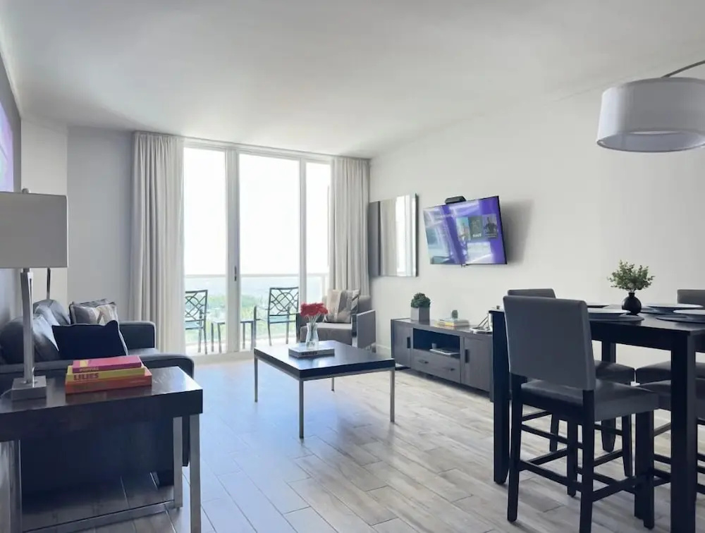 Deluxe Apartment with balcony and with partial ocean view