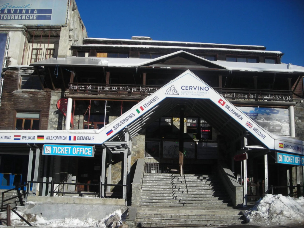 Just 30m from the ski lifts
