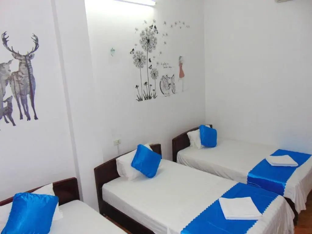 Standard Triple room with city view
