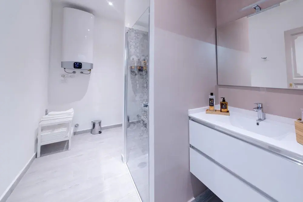 Standard Double room with city view (full double bed)