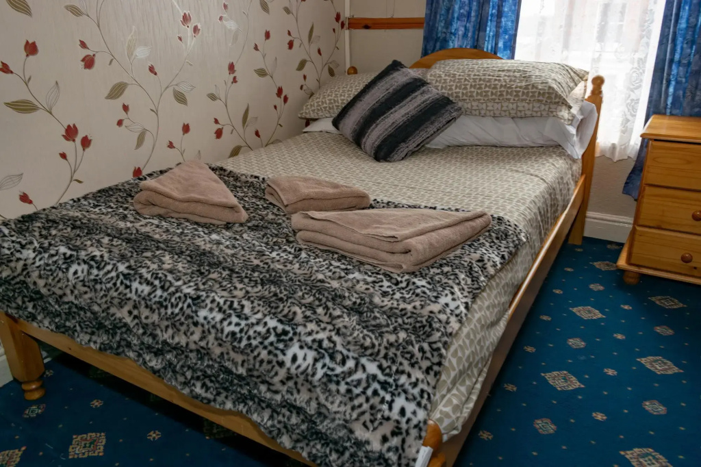Standard Quadruple room with street view