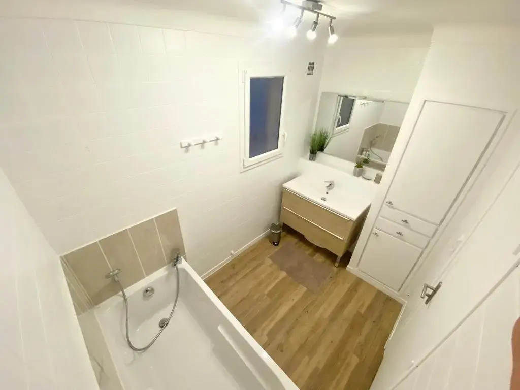 Afficher la photo 7 — Appartement spacieux 4 chambres, jardin, proche centre-ville