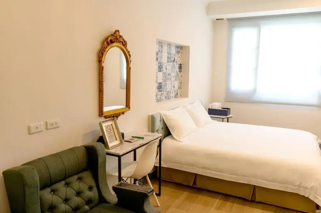 Deluxe Double room with balcony (full double bed)