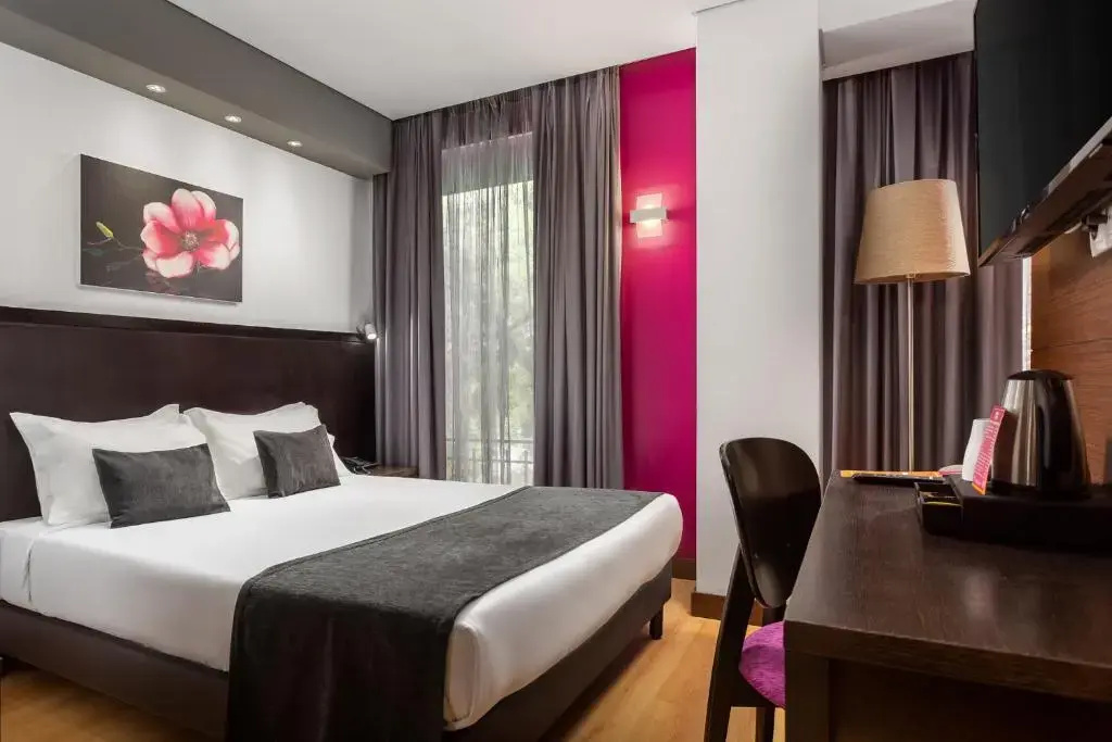 Deluxe Double room (full double bed)
