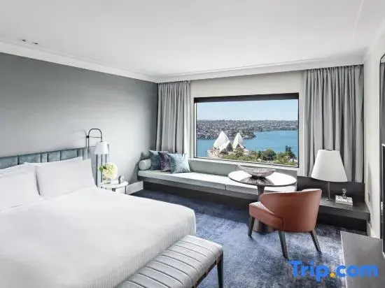 Classic High Floor Double room with Opera House view (full double bed)