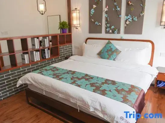 Standard Double room with river view (full double bed)