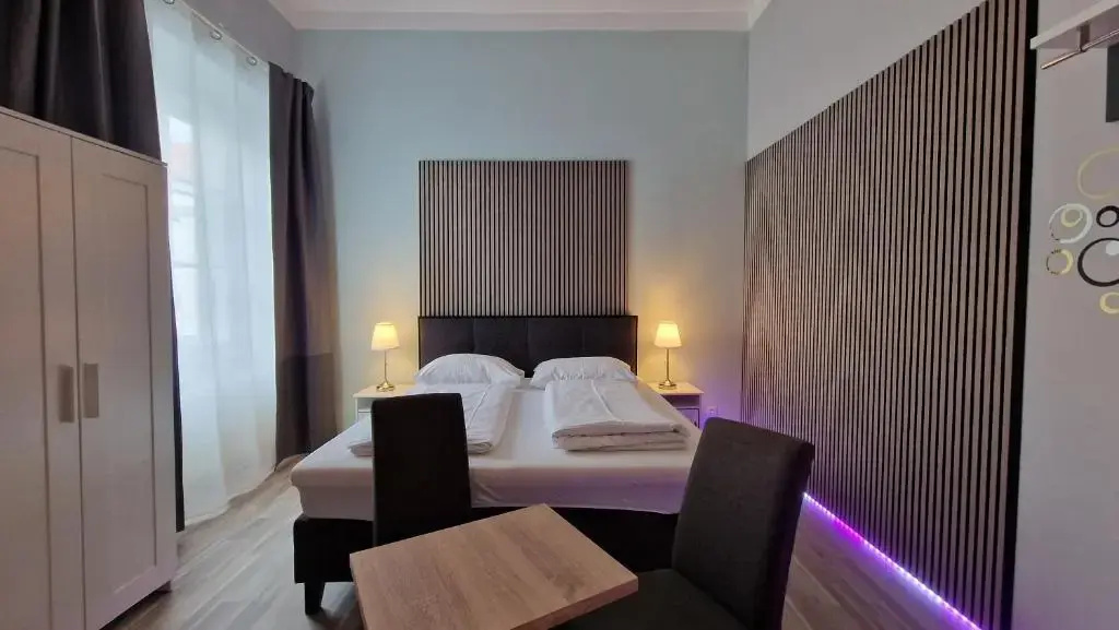 Deluxe Double room (full double bed)