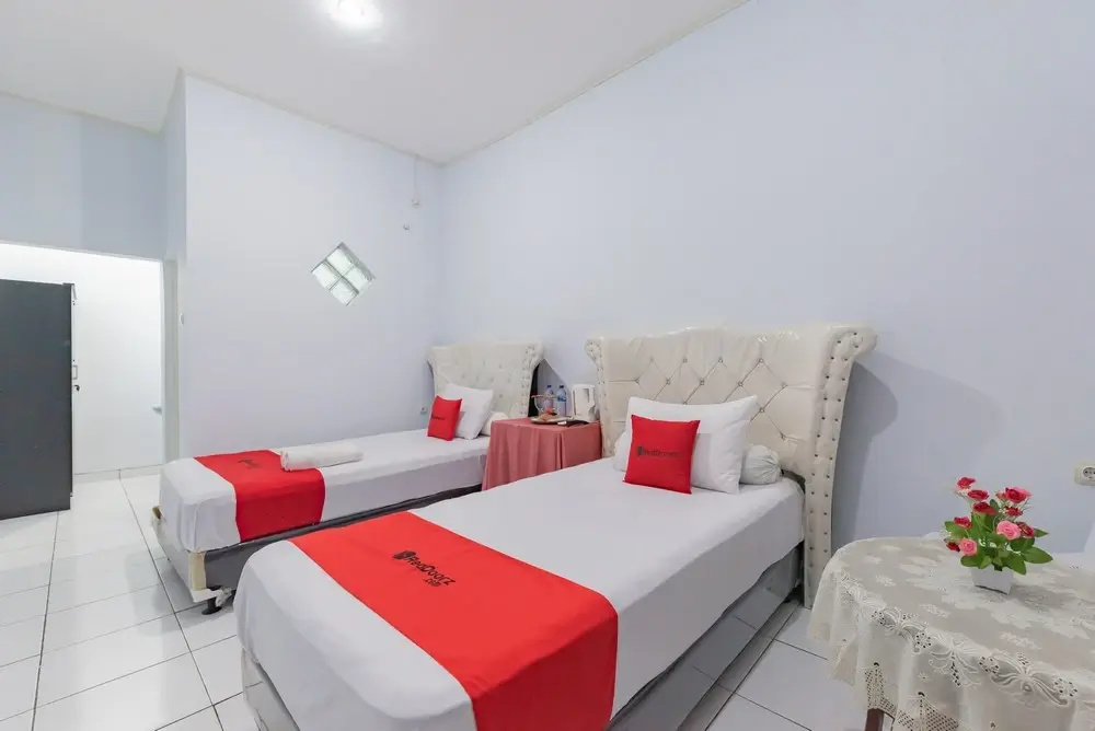 RedDoorz Syariah Near Alun Alun Sumedang