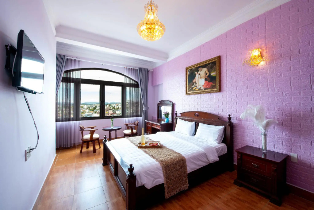 Deluxe Double room (full double bed)