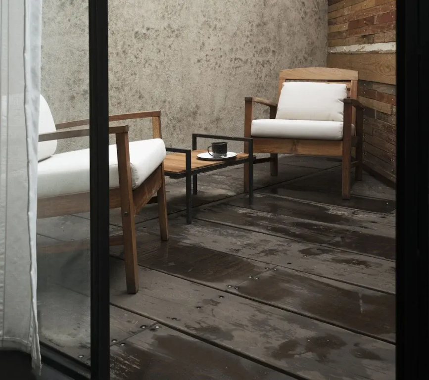Comfort room