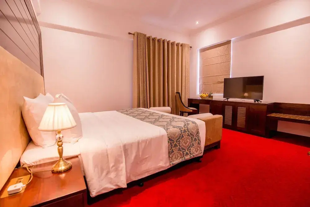 Deluxe Double room with city view (full double bed)