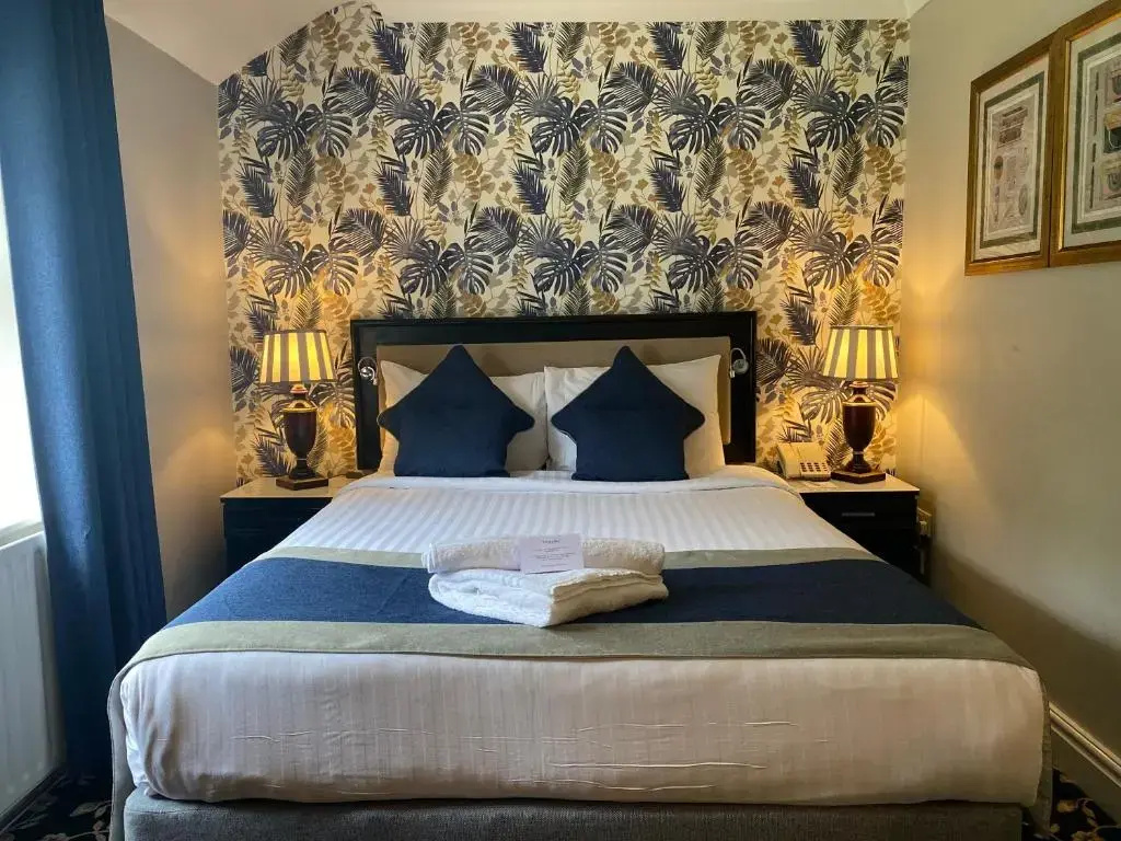 Classic Double room (full double bed)