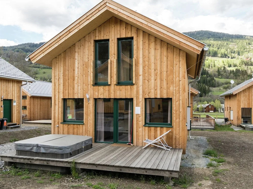 Deluxe Chalet With Whirlpool