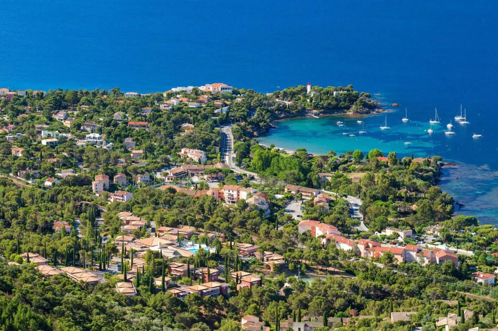 Beach & Waterfront