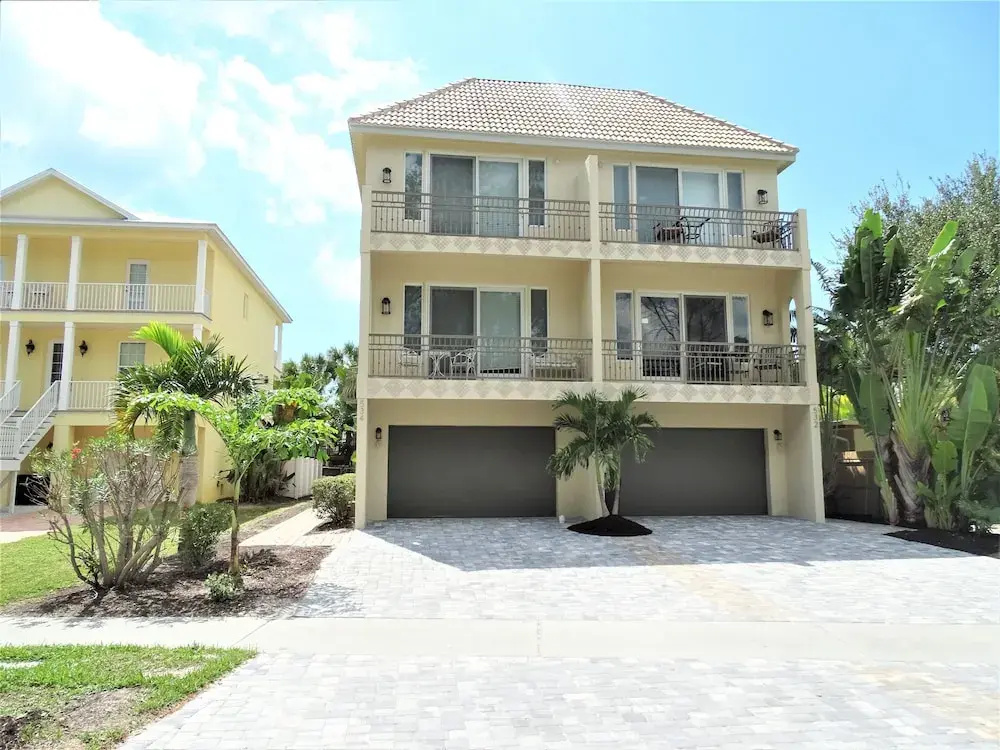 534 Avanti Villa on Grand Canal 4 Bedrooms 3 Bathrooms Townhouse