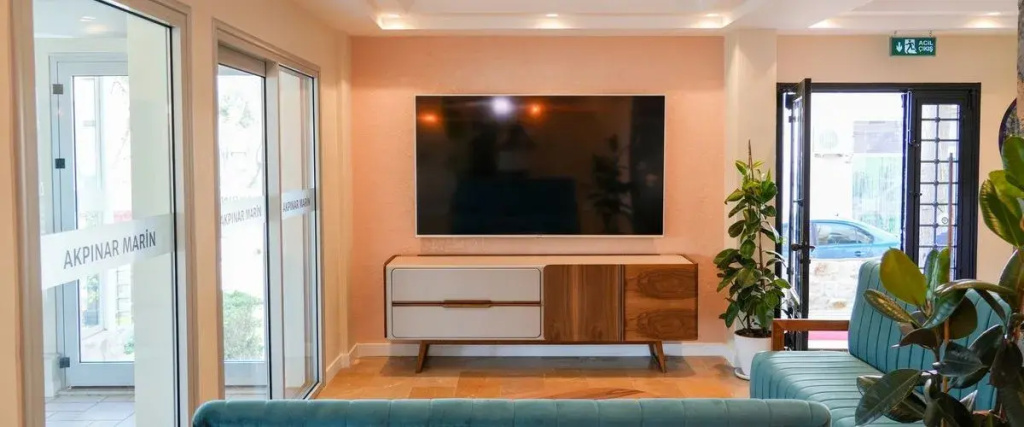 Lobby & Reception