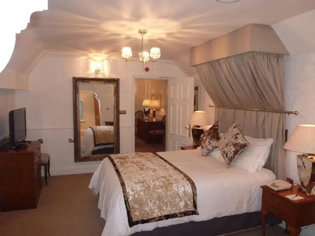 Alderley Edge Hotel - Tap to explore photos