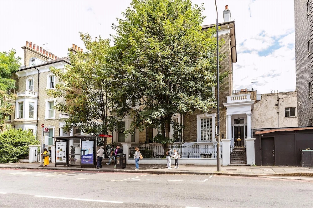 Elegant Two Bedroom Flat in Redcliffe Gardens