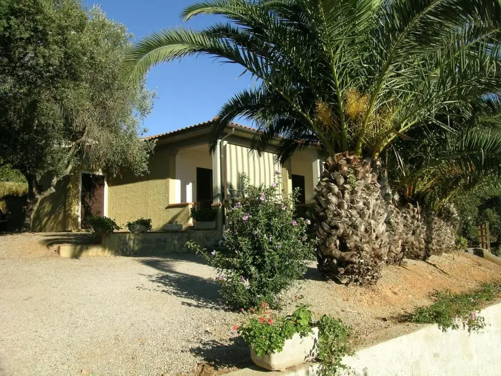 1 Bedroom Double Apartment (full double bed)