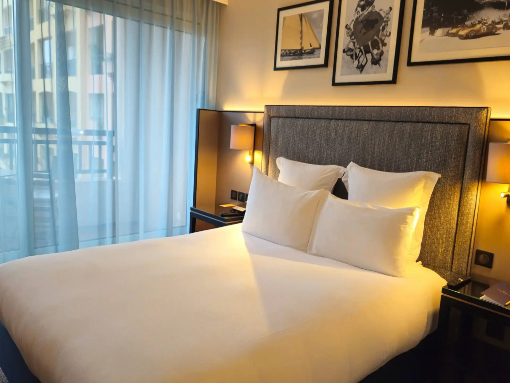 Deluxe Double room (full double bed)