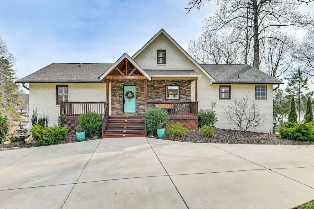 Boat Dock & Game Room: Waterfront Lake Norman Gem